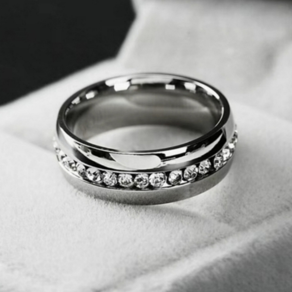 Size 8 Titanium eternity ring channel set zirconia stones womens New